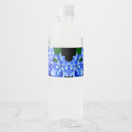 Elegante licht paarsblauwe magenta bloemige horten waterfles etiket