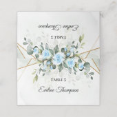 Elegante lichtblauwe bloemen eucalyptus en goud plaatskaartje (Buitenkant ongevouwen)