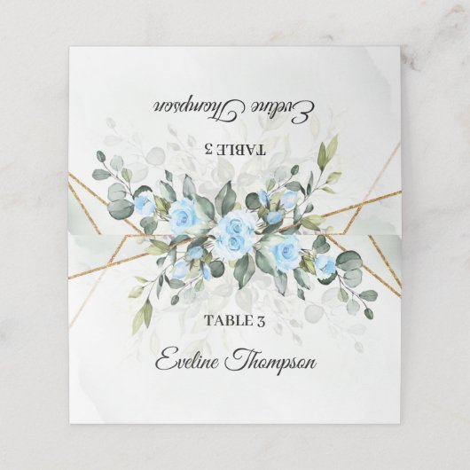 Elegante lichtblauwe bloemen eucalyptus en goud plaatskaartje (Buitenkant ongevouwen)