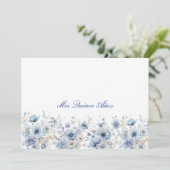 Elegante lichtblauwe bloemenuitnodiging kaart (Staand voorkant)