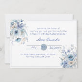 Elegante lichtblauwe bloemenuitnodiging kaart (Achterkant)