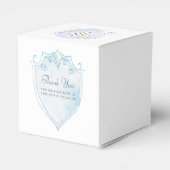 Elegante Lichtblauwe Waterverf Crest Doopsel Kubus Bedankdoosjes (Achterkant)