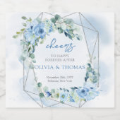 Elegante lichte pastelblauwe bloemen en eucalyptus sparkling wijnetiket (Enkel label)