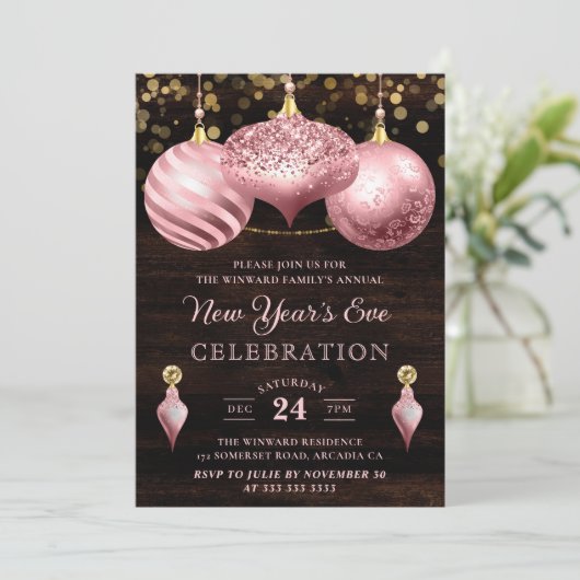 Elegante lichtroze kerstballen nieuwjaar kaart (Staand voorkant)