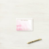 Elegante lichtroze waterverf naam tekst post-it® notes (Op bureau)