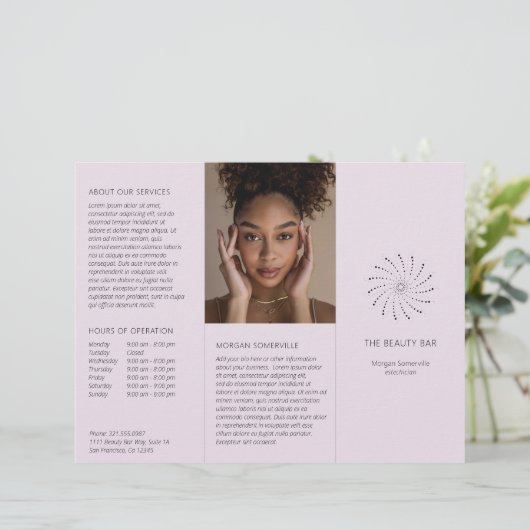 Elegante Lila Abstracte Bloem Moderne Brochure (Staand voorkant)