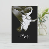 Elegante Lily Huwelijksreactie Kaart (Staand voorkant)
