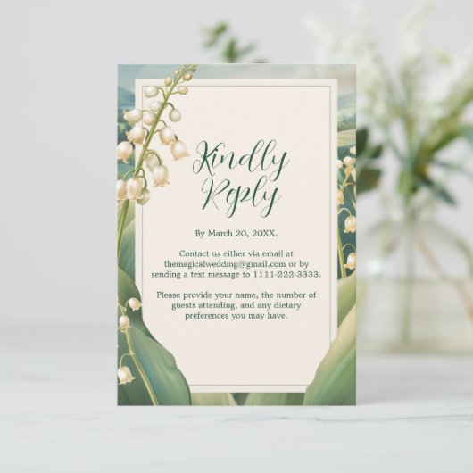Elegante Lily van de vallei Bloemenbruiloft Vertic RSVP Kaartje (Staand voorkant)