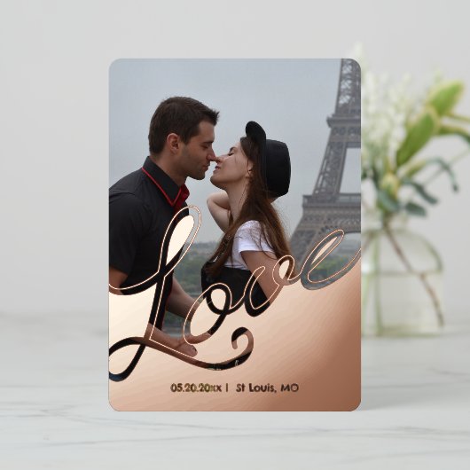 Elegante Love Script Overlay Save the Date 2 Foto Folie Uitnodiging (Staand Voorkant)