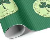 Elegante Lucky Bride en Groom Green Stripes Clover Cadeaupapier (Rol Hoek)