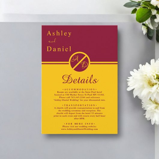 Elegante luxe Bourgondië en gouden monogram bruilo Informatiekaartje