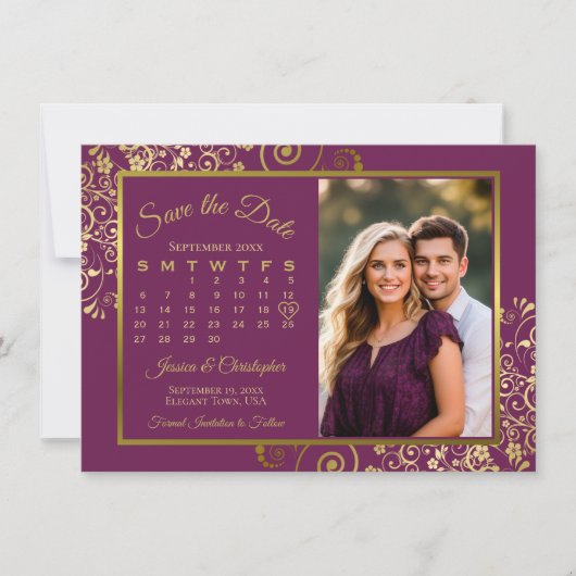 Elegante Magenta Plum & Gouden Kalender Fotobruilo Save The Date (Voorkant)