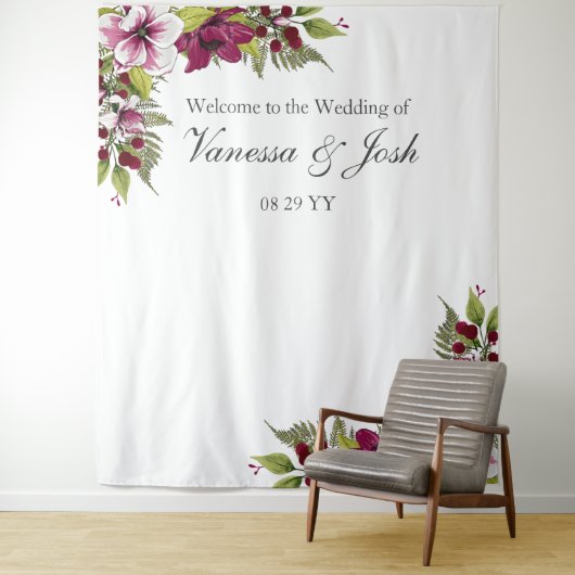 Elegante Magenta Witte Bloemen Groene Botanicals Wandkleed (In situ)