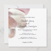 Elegante Magnolia Roze en Witte Huwelijksuitnodigi Kaart (Voorkant)