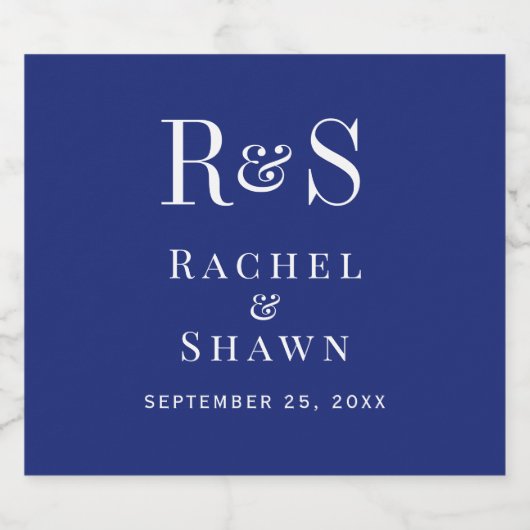 Elegante Marine Blauw Chic Modern Monogram Huwelij Sparkling Wijnetiket (Enkel label)