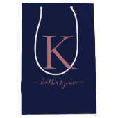 Elegante Marine Blauw Roze Rose Goud Monogram Naam Medium Cadeauzakje (Voorkant)