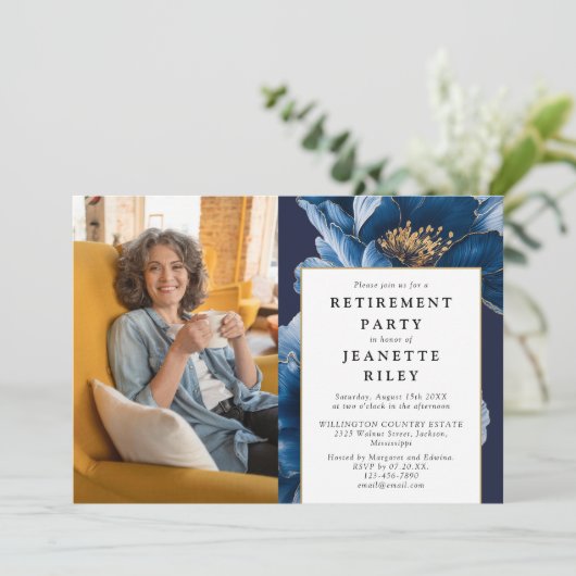 Elegante Marine Blauwe Bloemen Pensioen Party Foto Kaart (Staand voorkant)