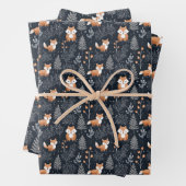 Elegante marine en bruine bosrijke winterdieren inpakpapier vel (In situ)