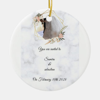 Elegante marmeren gouden bloemen bruiloft uitnodig keramisch ornament