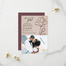 Elegante Maroon Bloemmotief Save The Date
