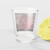 Elegante Maroon & Gold Monogram Initialen Shot Glas (Achterkant)