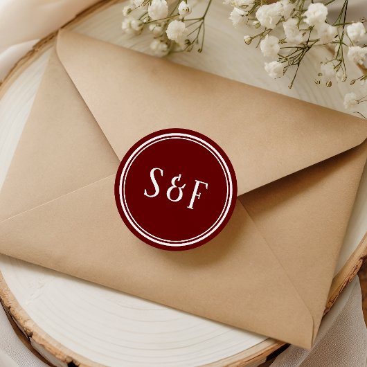 Elegante Maroon Monogram Envelopsluiting Ronde Sticker