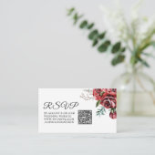 Elegante Marsala Red Rose Rustieke bruiloft QR RSV Informatiekaartje (Staand voorkant)