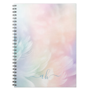 Elegante Meisje Monogrammed Pastel Regenboog Veer Notitieboek