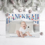 Elegante met de hand geletterde Happy Chanoeka-fot Bedankkaart<br><div class="desc">Elegant hand lettered serif "hanukkah" met granaatappels en bloemen met "Happy" en "met liefde" in konijnen. Originele afbeelding van Becky Nimoy. Foto met dank aan unsplash</div>