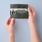 Elegante Minimaal Foto voor Vastgoedmakelaar Flyer (Hand)