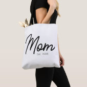 Elegante Minimaal Zwarte Script door Moeder Ingest Tote Bag (Dichtbij)