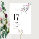 Elegante, minimale pastelkleur bloemenbruiloft kaart<br><div class="desc">Leid uw gasten naar hun tafel met deze elegante trouwtafel nummerkaart. Stijlvol en eenvoudig ontwerp met namen aan de zijkant, samen met de "en" in moderne handgeschreven kalligrafie. Fijne waterverf bloemige hoekdetails met mauve, stoffige paarse, lila en lavendelbloemen. Bestelinformatie: Om een naadloze ervaring voor uw gasten te creëer, moet u...</div>
