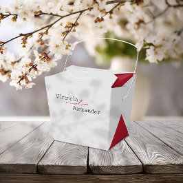 Elegante minimalist met rode accenten bruiloft bedankdoosjes