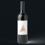 Elegante minimalistische aangepaste naam Gouden ke Wijn Etiket<br><div class="desc">Elegante minimalistische aangepaste naam Gold Christmas Tree Wine Label . Vier het vakantieseizoen in stijl met dit elegante minimalistische aangepaste naam Gold Christmas Tree Wine Label. Perfect voor het toevoegen van een verfijnde touch aan uw kerstfeest of als een doordacht cadeau voor geliefden, dit aangepaste wijnlabel heeft een chique en...</div>