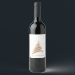 Elegante minimalistische aangepaste naam Gouden ke Wijn Etiket<br><div class="desc">Elegante minimalistische aangepaste naam Gold Christmas Tree Wine Label . Vier het vakantieseizoen in stijl met dit elegante minimalistische aangepaste naam Gold Christmas Tree Wine Label. Perfect voor het toevoegen van een verfijnde touch aan uw kerstfeest of als een doordacht cadeau voor geliefden, dit aangepaste wijnlabel heeft een chique en...</div>