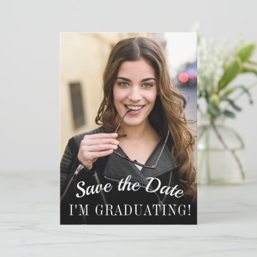 Elegante minimalistische afstudeerfeest foto save the date (Staand voorkant)