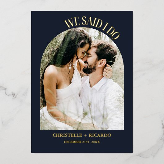 Elegante minimalistische boog marineblauw ontwikke folie uitnodiging (Voorkant)