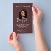 Elegante minimalistische bordeauxrode schoonheidss flyer (Hand)
