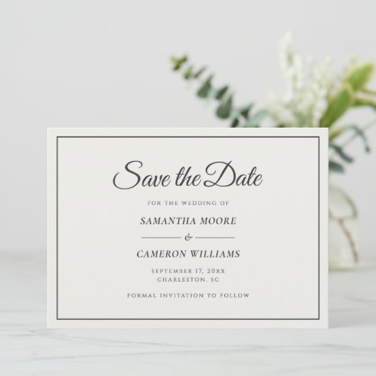 Elegante minimalistische bruiloft monogram QR Zach Save The Date (Staand voorkant)