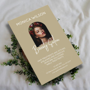 Elegante minimalistische bruine schoonheidssalon flyer