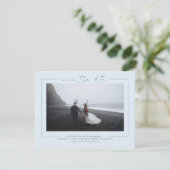 Elegante minimalistische Dusty Blue Save the Date (Staand voorkant)