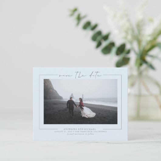 Elegante minimalistische Dusty Blue Save the Date  (Staand voorkant)