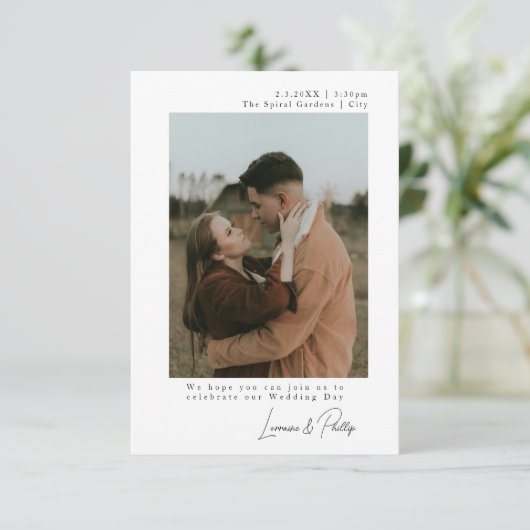 Elegante minimalistische eenvoudige bruiloft met 2 kaart (Staand voorkant)