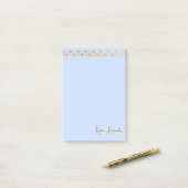 Elegante minimalistische gouden accent blauw post-it® notes (Op bureau)