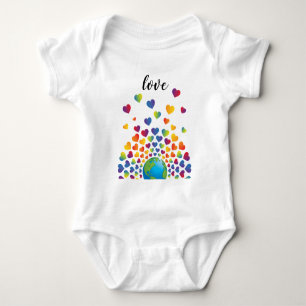 Elegante minimalistische kleurrijke regenboog hart romper