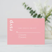 Elegante minimalistische moderne roze bruiloft Rea RSVP Kaartje (Staand voorkant)