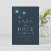 Elegante Minimalistische Retro Madeliefjes Blauwe Save The Date (Staand voorkant)