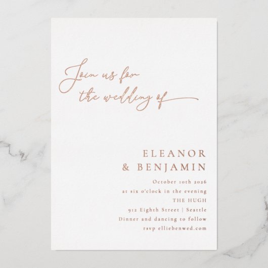 Elegante Minimalistische Script Bruiloft Witte Roz Folie Uitnodiging (Voorkant)