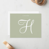 Elegante Minimalistische Script Monogram Sage Groe Notitiekaartje (Voorkant / Achterkant in situ)