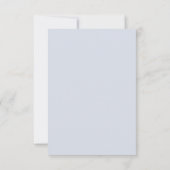 Elegante minimalistische  stoffige blauwe bruiloft RSVP kaartje (Achterkant)
